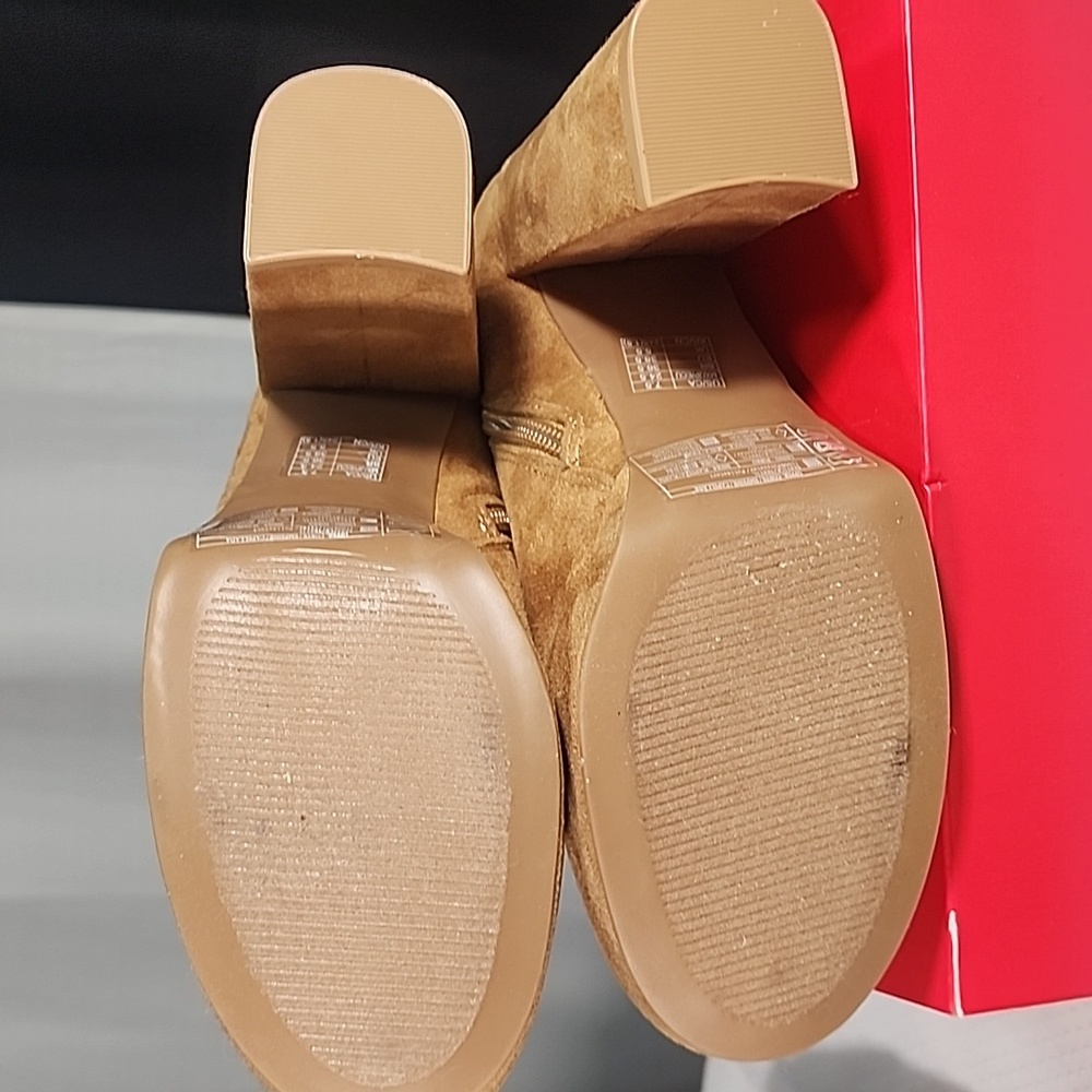 Forever 21 Tan Heeled Boots with Chunky Heel and Platform - Picture 8 of 12